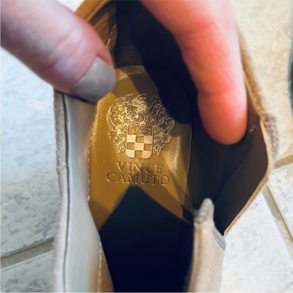 NWOT Vince Camaro Taupe Suede Booties sz 7.5 (38) women’s - Picture 6 of 9